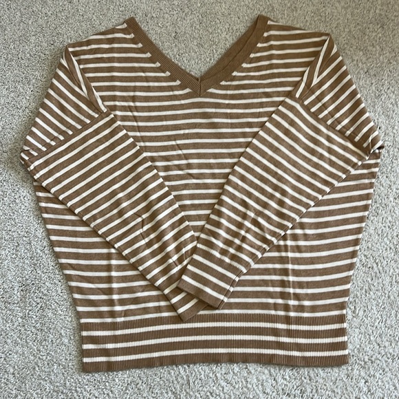 Forever Dolman V-Neck Sweater - Picture 4 of 5